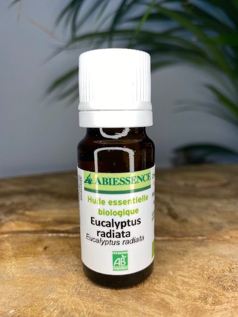 Inhalation d'huile essentielle d'eucalyptus composée